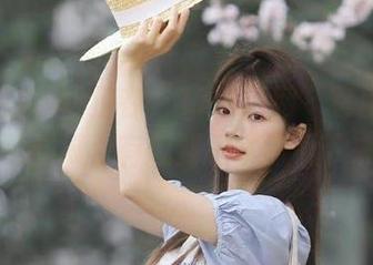 正在“17吃瓜网”官网上悠闲地翻瓜，有趣到根本停不下来！