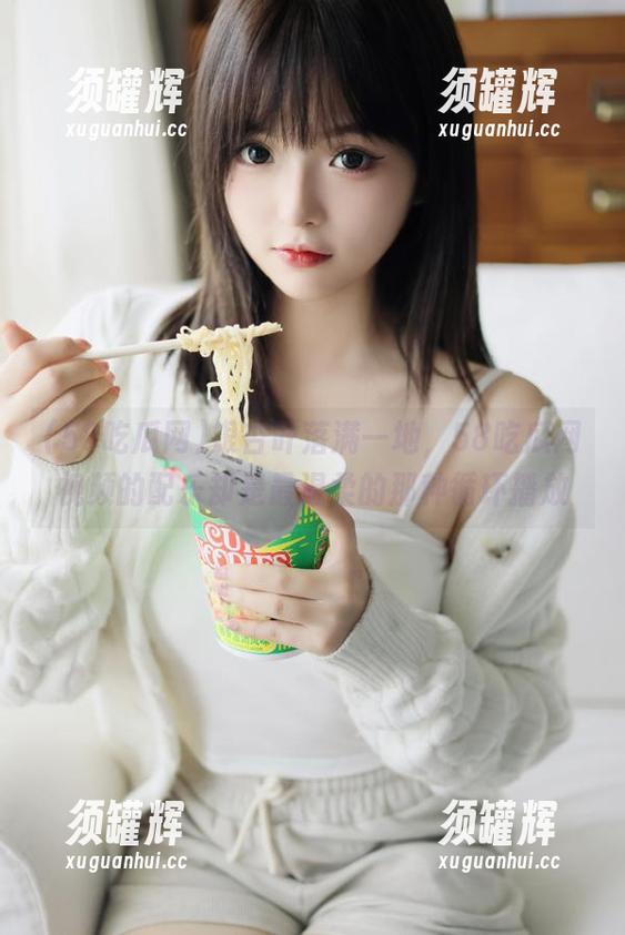 银杏叶落满一地，58吃瓜网视频的配乐却是最温柔的那种循环播放