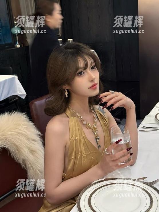 在“tttzzz18.su”网址上翻翻黑料，不小心发现了我自己…