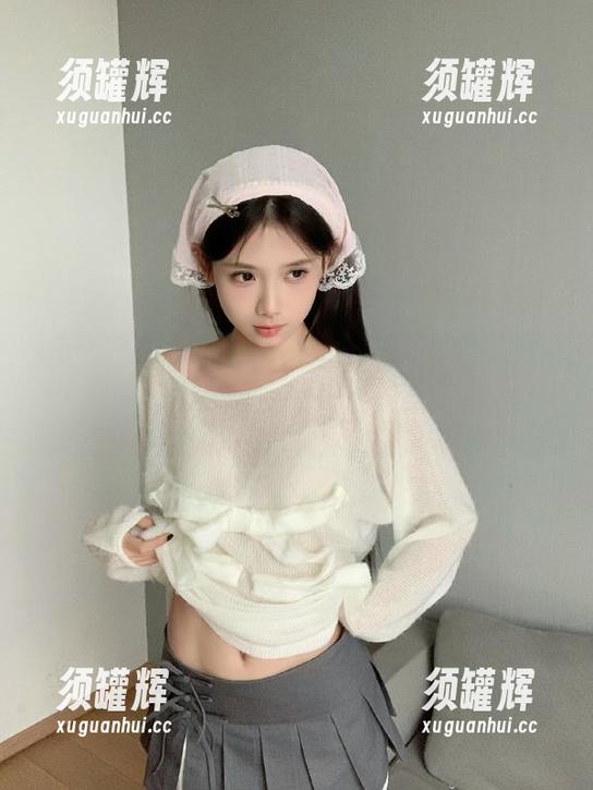 朋友推荐下载“吃瓜天堂”，结果我成一颗行走的“观众”，无奈。