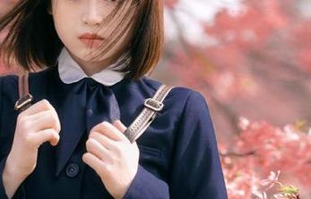 一边观看明星黑料，一边期待着下一则八卦，病态的好奇心真是令人无奈。