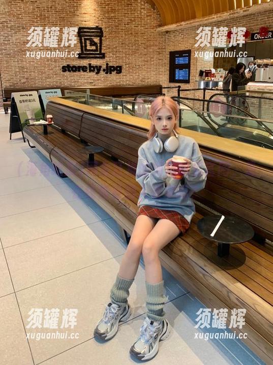 网友狂推的海角吃瓜官网，是在线偷看别人表演吗？