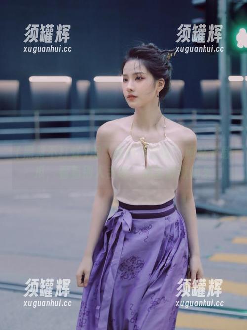 黑料不打烊 用“黑料不打烊”网站下载瓜,看着别人舌吻,心里默默偷乐