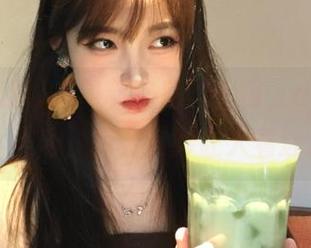 “黑料吃瓜”入口，app界的小黑马，莫名其妙让人着迷。