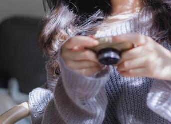 苹果版黑料吃瓜网：下载还是不下载，这可是个问题！