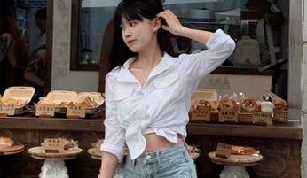 “吃瓜网红大学”的招生海报，绝对是在给“黑料吃瓜网站”打广告吧？