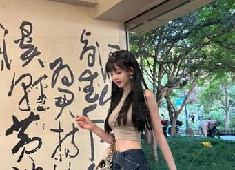 千万别打扰我看黑料在线，正在享受“瓜田里”的温馨时刻，必先关心几桩“八卦果”。
