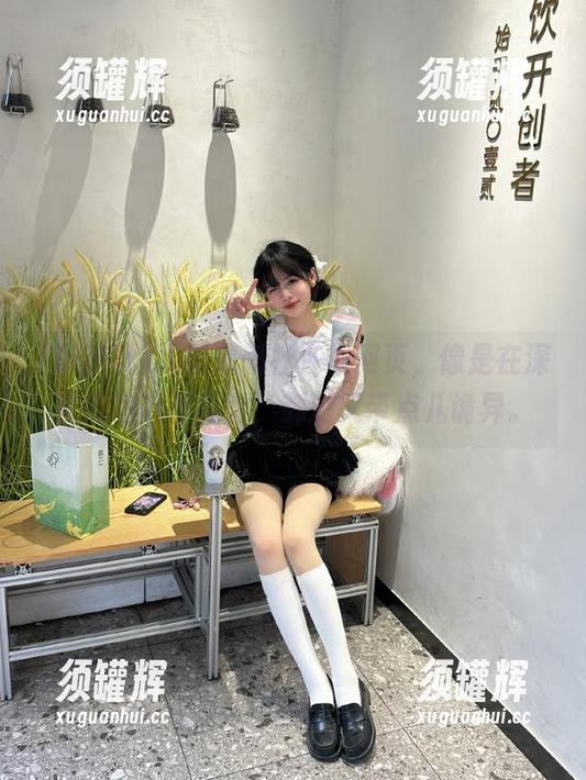 观看黑料社在线网页，像是在深夜的城市里探险，刺激又带点儿诡异。